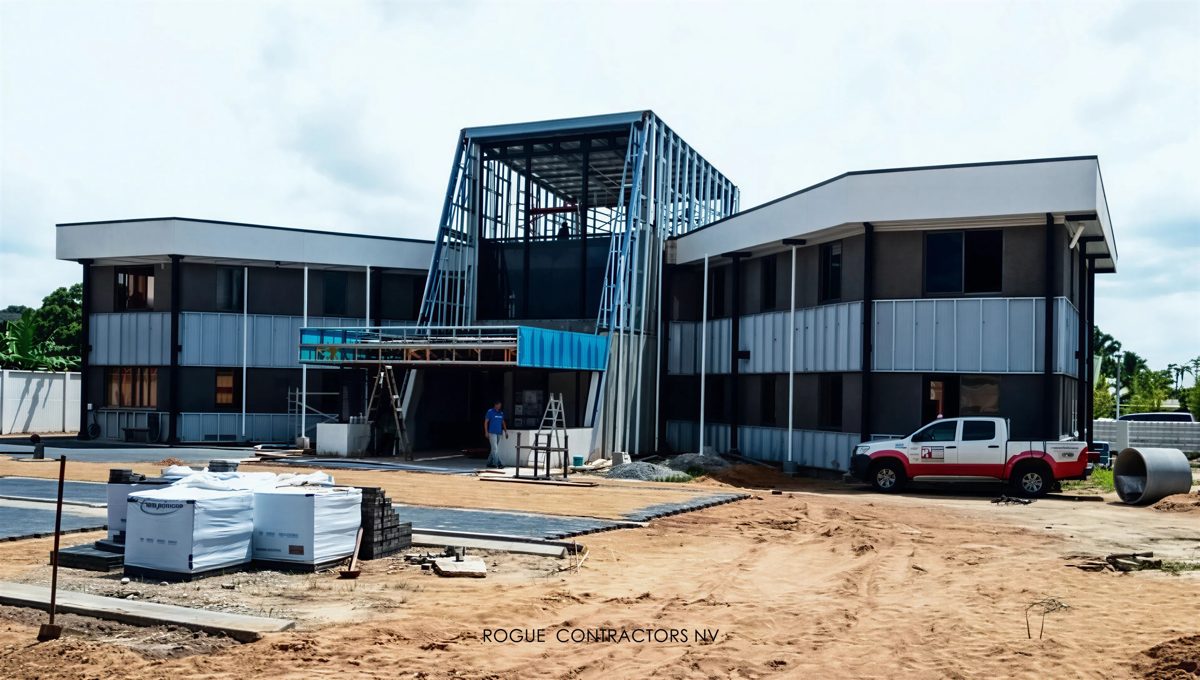 Staalconstructie tijdens de bouw