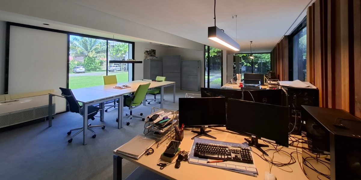 Werkplekken in het kantoor